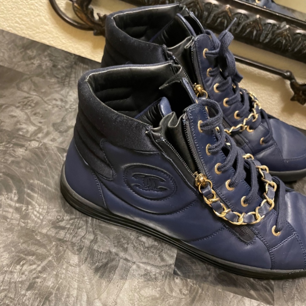 Chanel Shoes - Picture 3 of 4